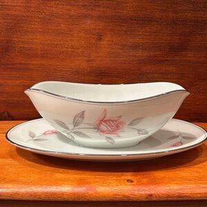Noritake Rosemarie Oval Gravy Boat White w/ Pink Roses Platinum Trim Japan 6044